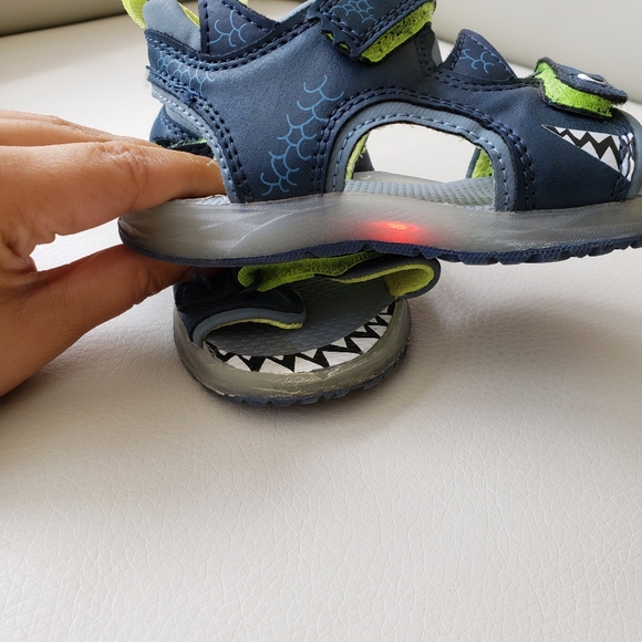 Blue Carters s8 Light Up Velcro Sandals - Picture 7 of 7